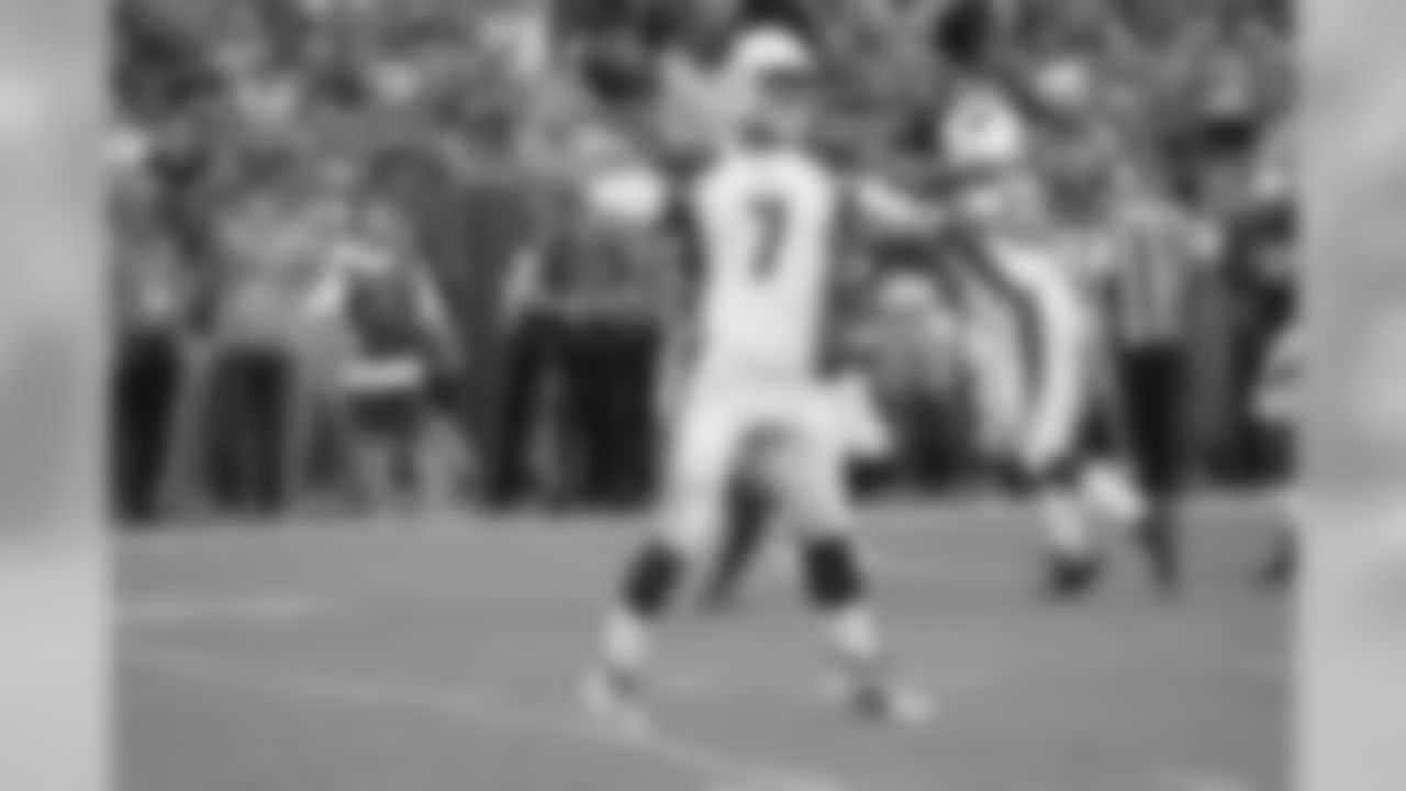 QB Brett Hundley throws a pass.
