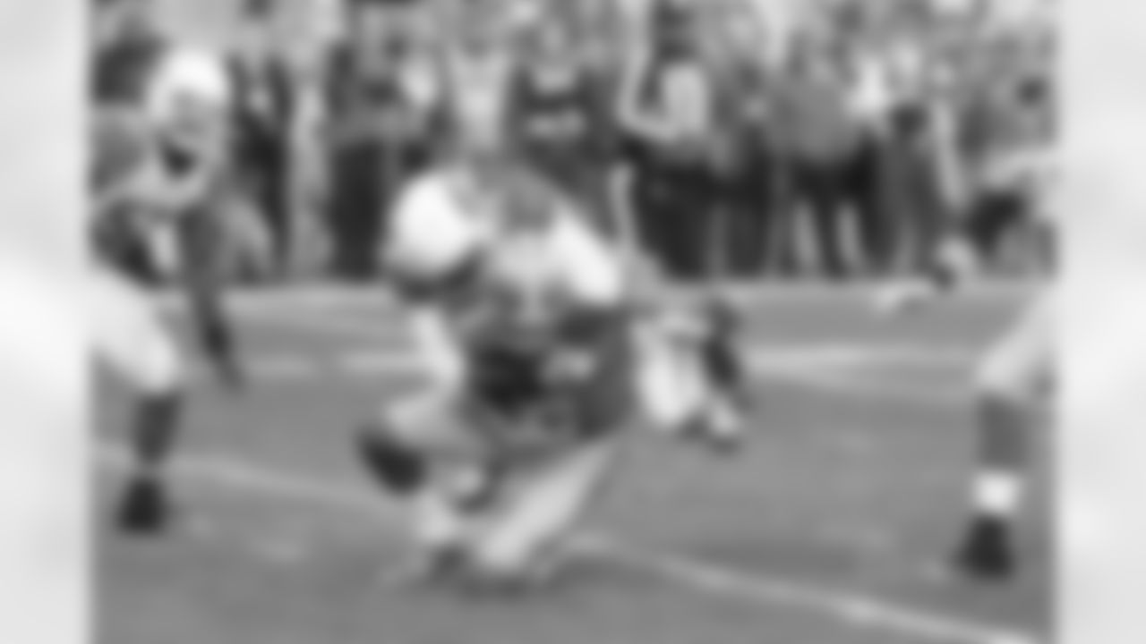 LB Sam Acho sacks 49ers QB Colin Kaepernick