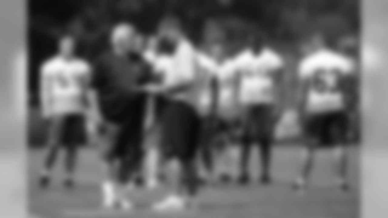 Tom Moore talks to Jets OC Brian Schottenheimer as a consultant in 2011