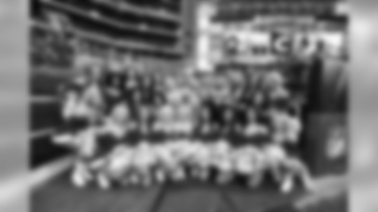 Images of the Cardinals cheerleaders during the Week 15 contest at State Farm Stadium