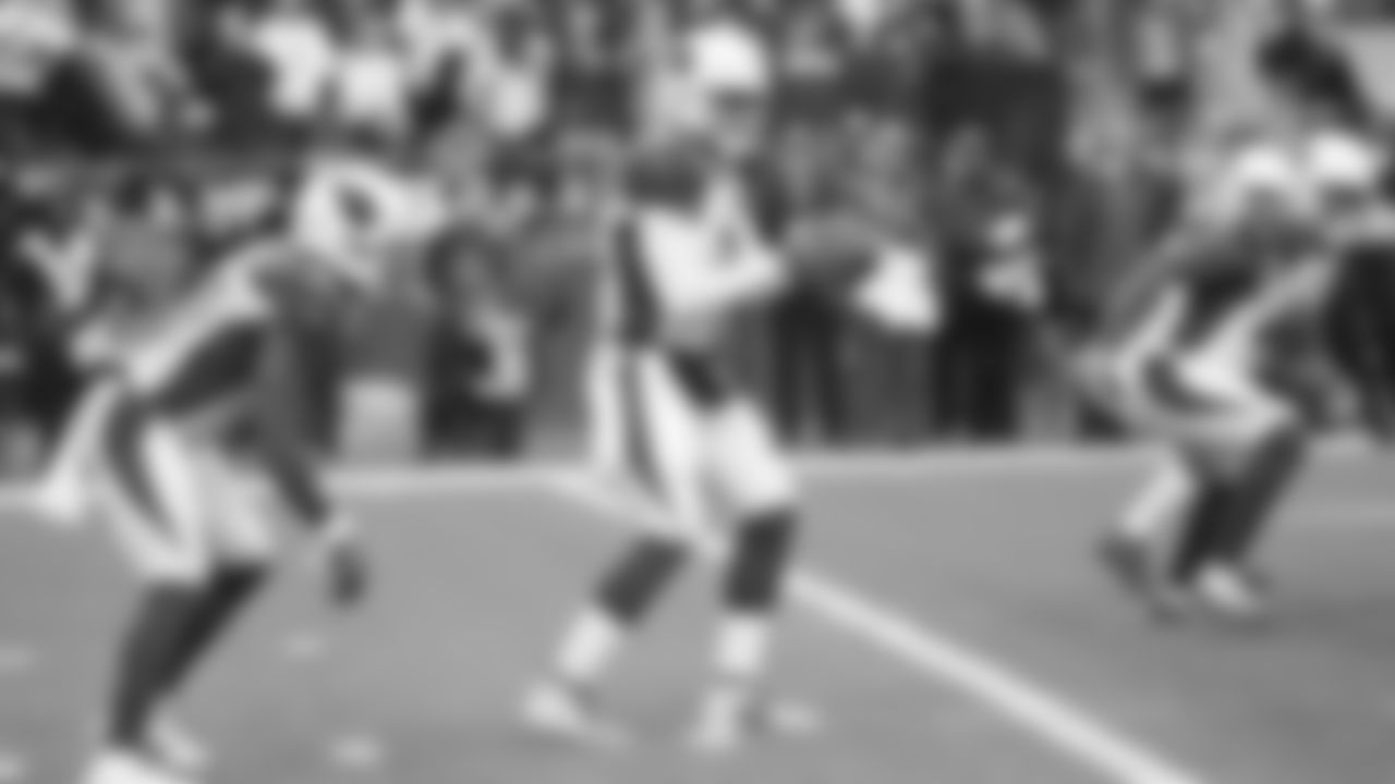 QB Brett Hundley receives the snap.