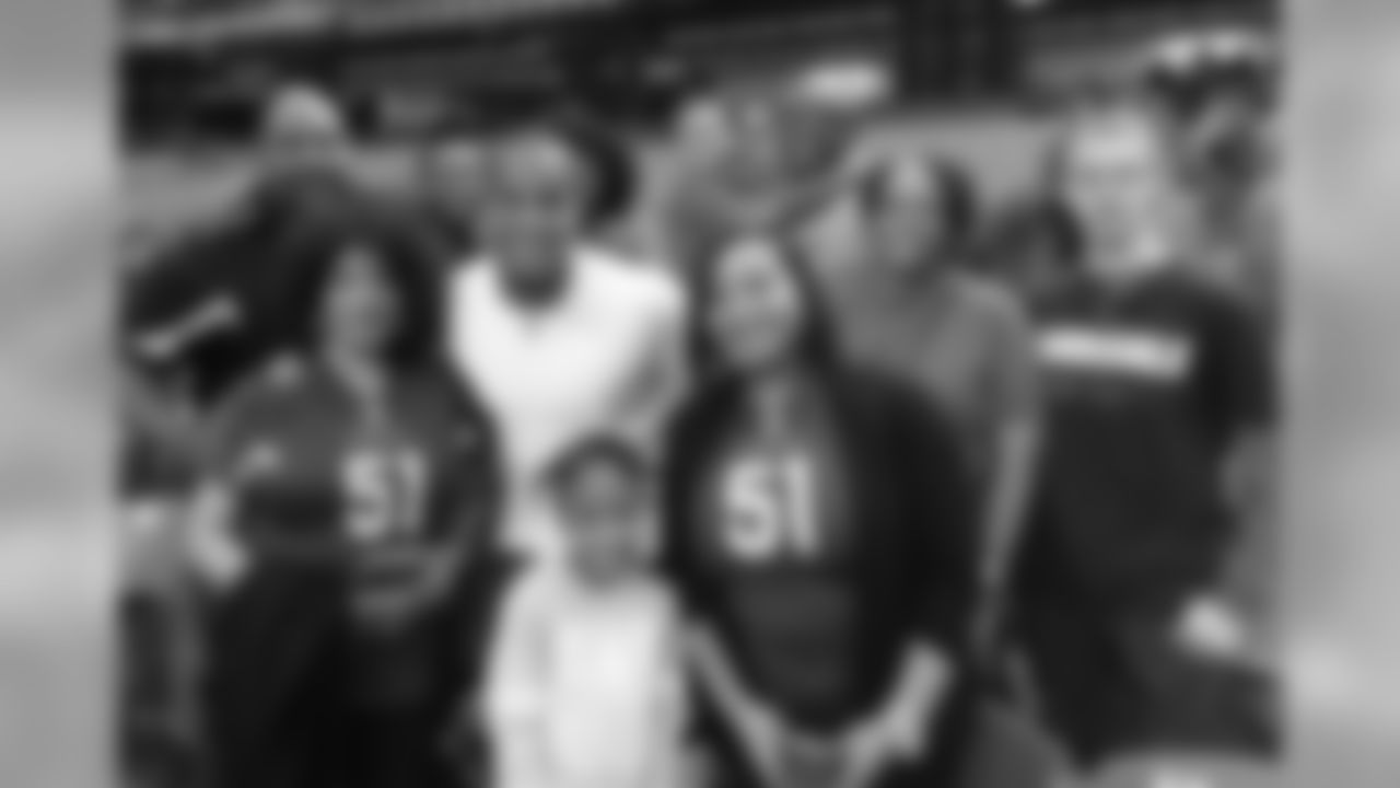 LB Kevin Minter and his family at the game