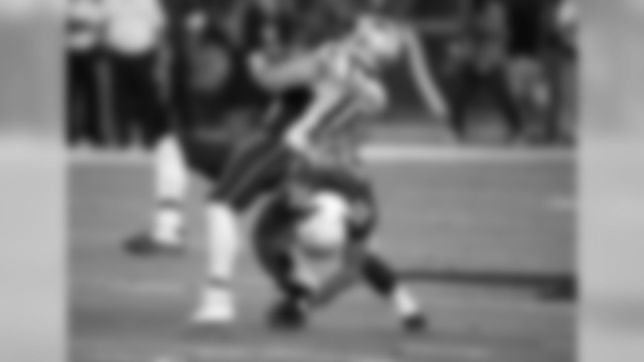 S Tyrann Mathieu tackles New England WR Julian Edelman