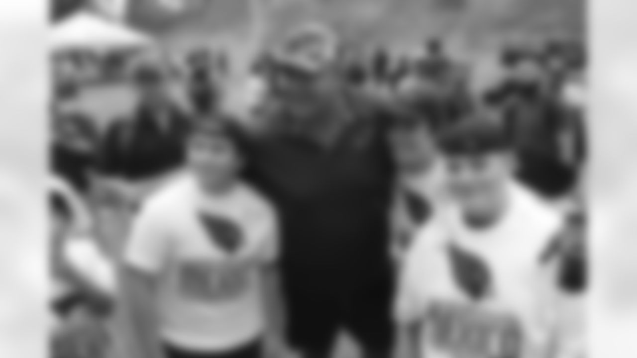 Los Cardenales organizaron un campamento de fútbol americano para jóvenes en Nogales, Sonora, Mx.