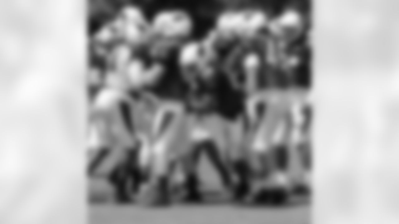 RB Alfonso Smith breaks through the line
