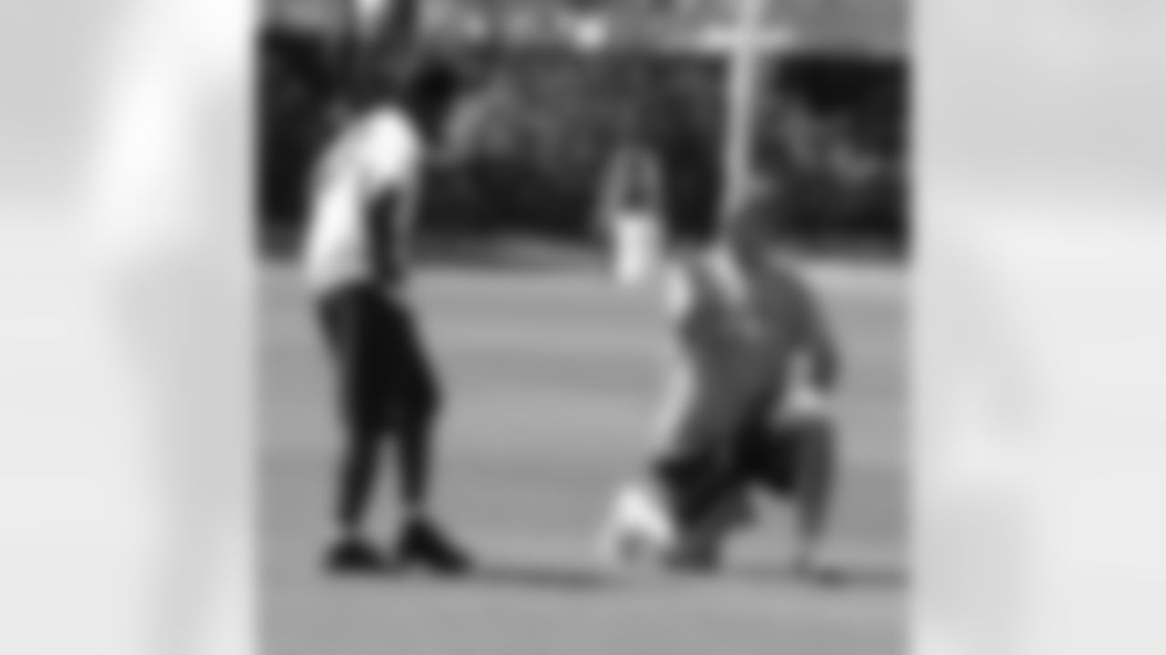 WR coach Frank Reich teaches Andre Roberts