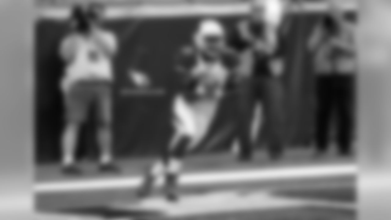 RB David Johnson returns a kick