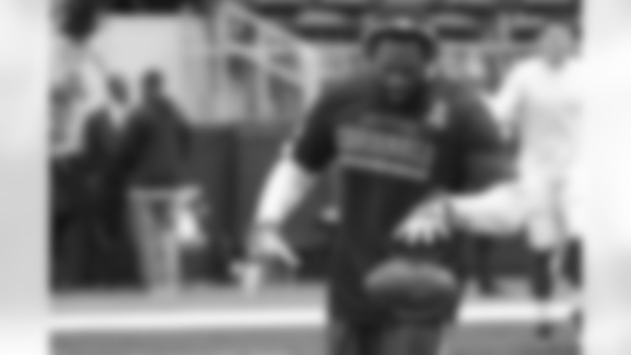 CB Antonio Cromartie warms up in Dallas