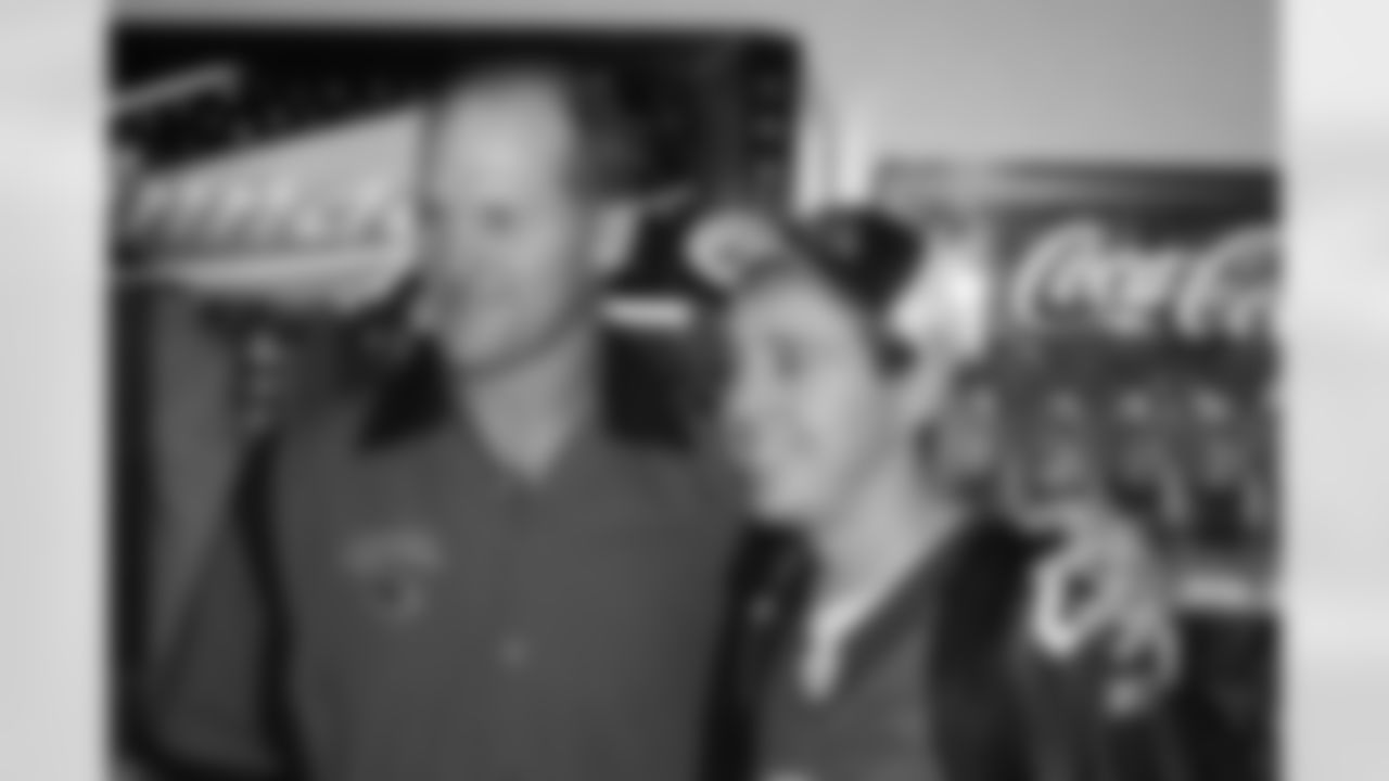 Ken Whisenhunt poses with a fan