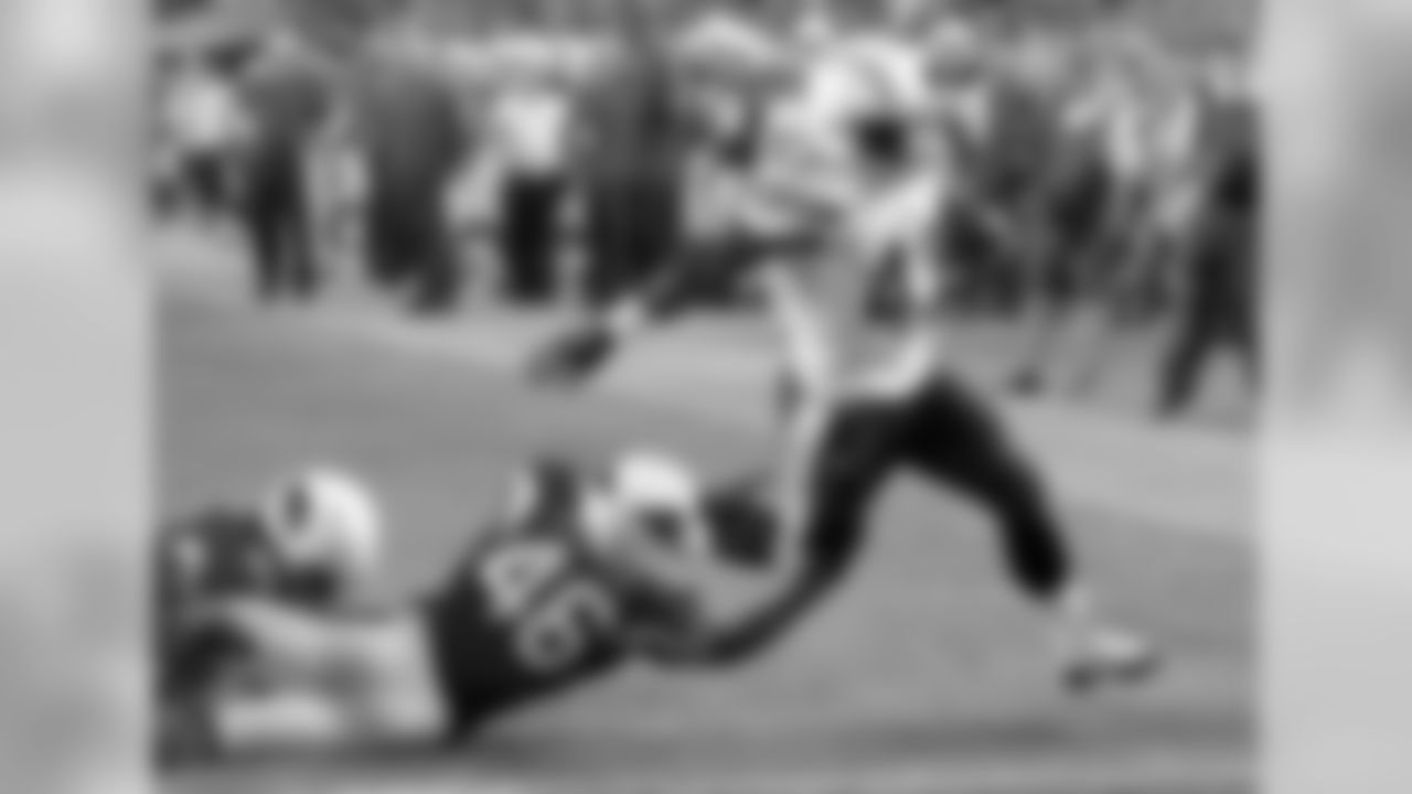 Chargers RB Branden Oliver runs for a score