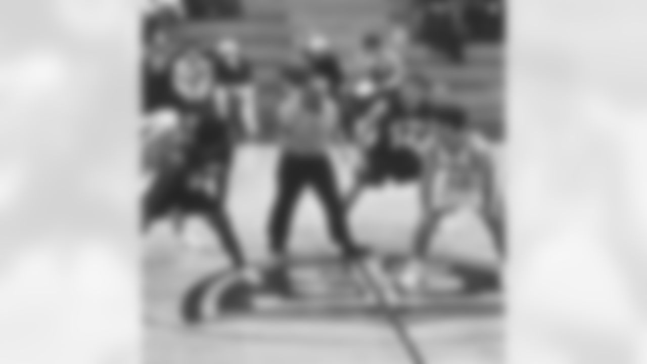WR Larry Fitzgerald (@larryfitzgerald) posts a throwback Thursday photo of him facing off with Twins star Joe Mauer in basketball