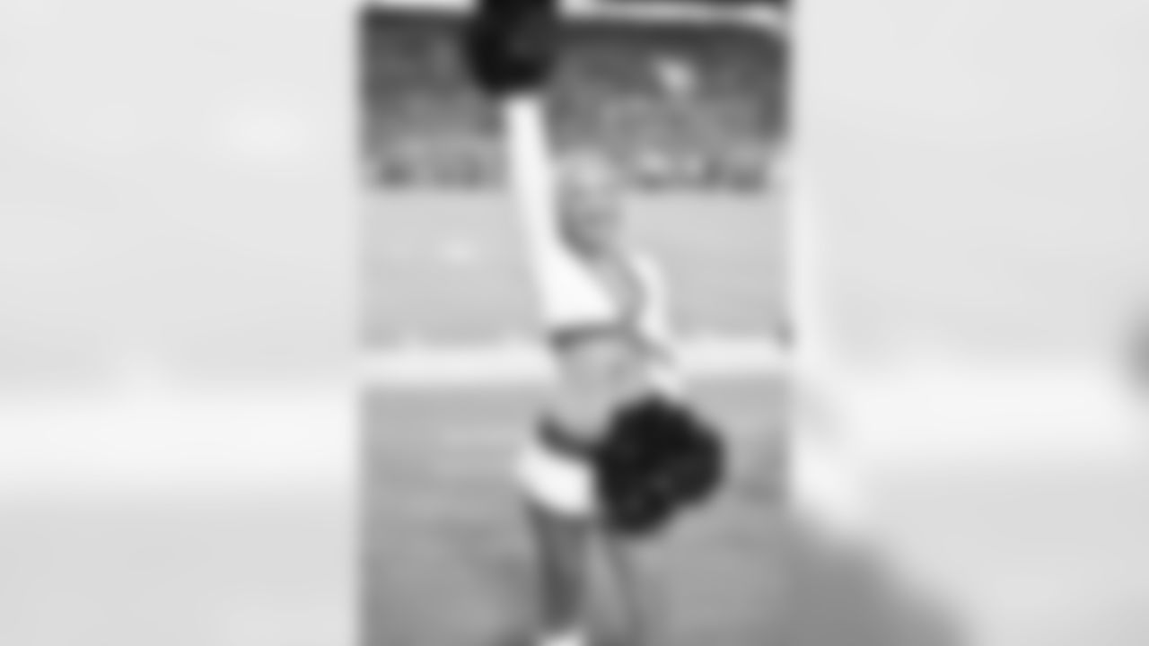 CheerBroncos35