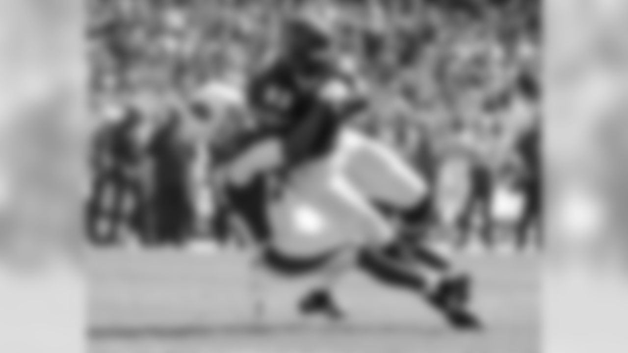 S Tony Jefferson tackles Bears TE Martellus Bennett