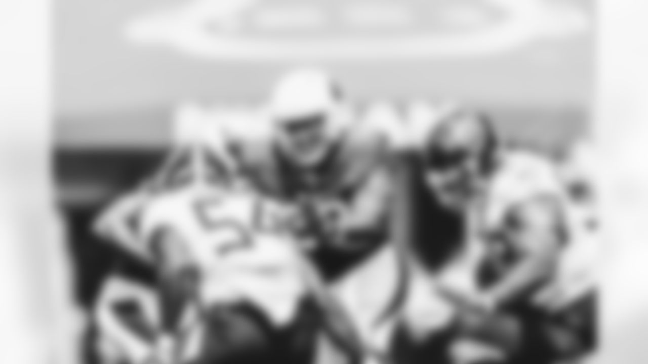 OL Kelvin Beachum