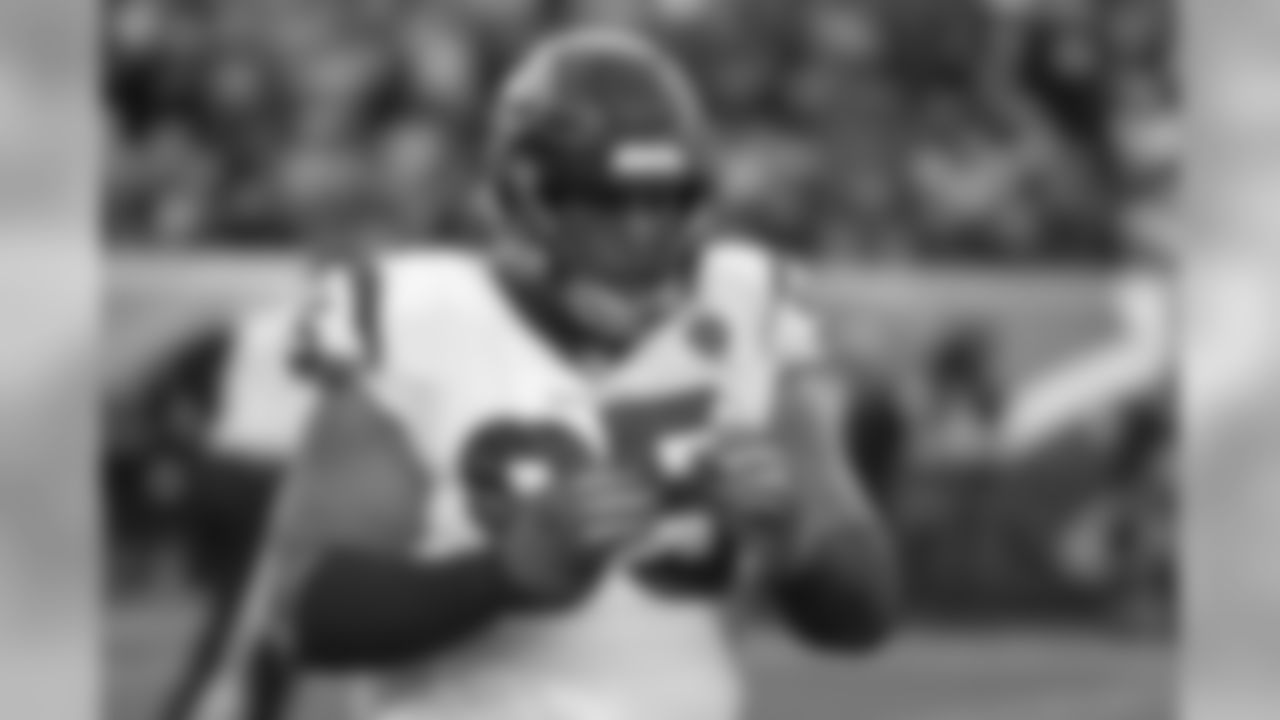 Defensive end Christian Covington
