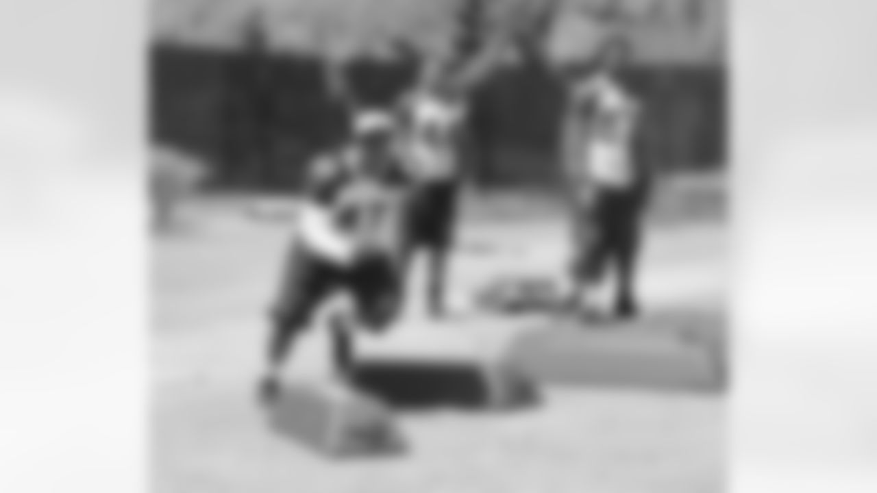 Linebacker Adrian Tracy