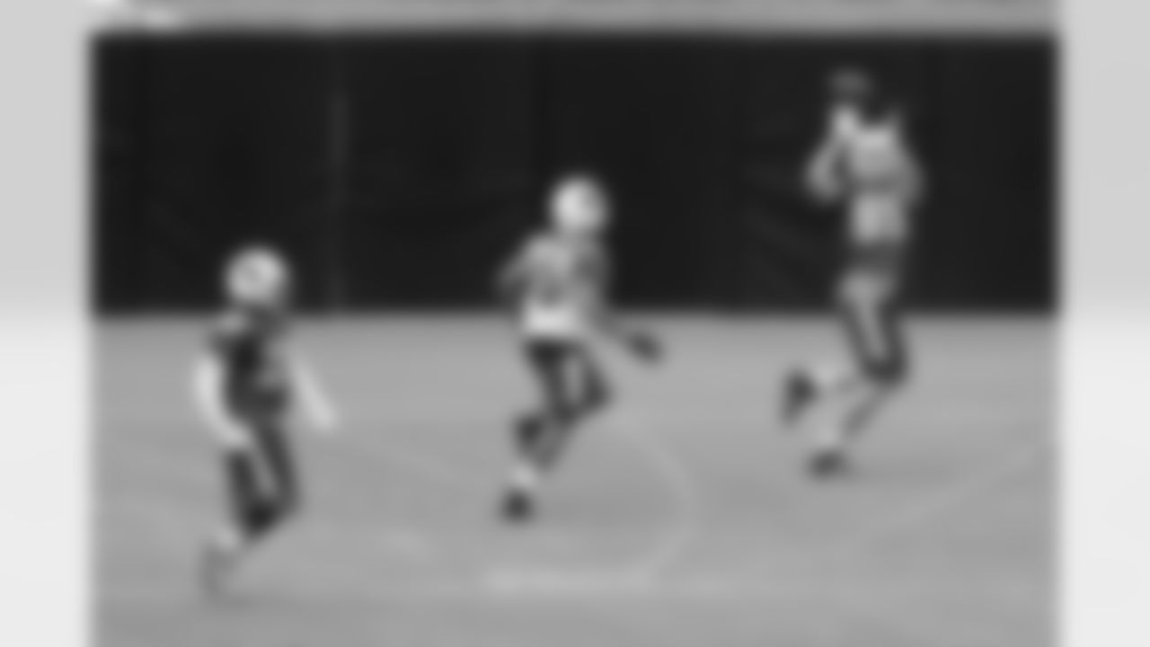 TE John Carlson makes a TD catch, viewed from a distance