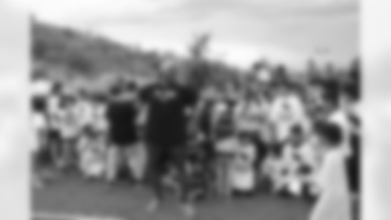 Los Cardenales organizaron un campamento de fútbol americano para jóvenes en Nogales, Sonora, Mx.