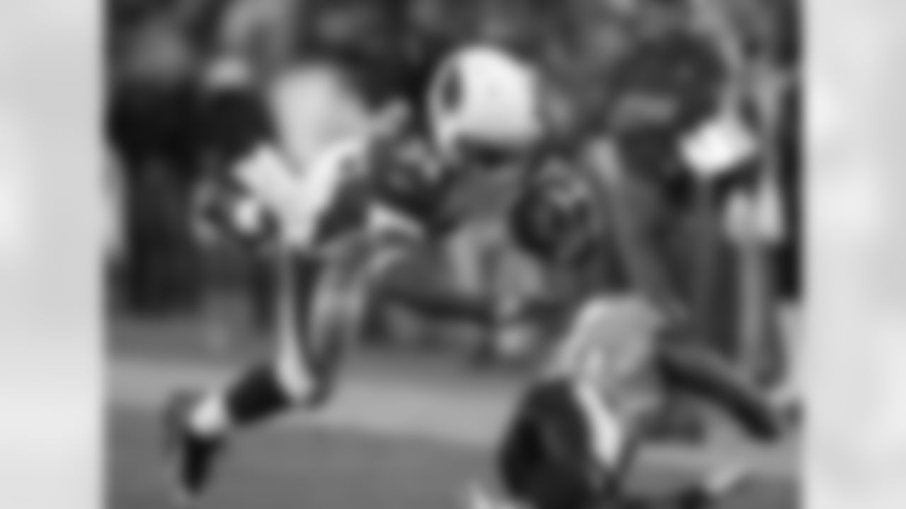 2009: RB Tim Hightower goes airborne.