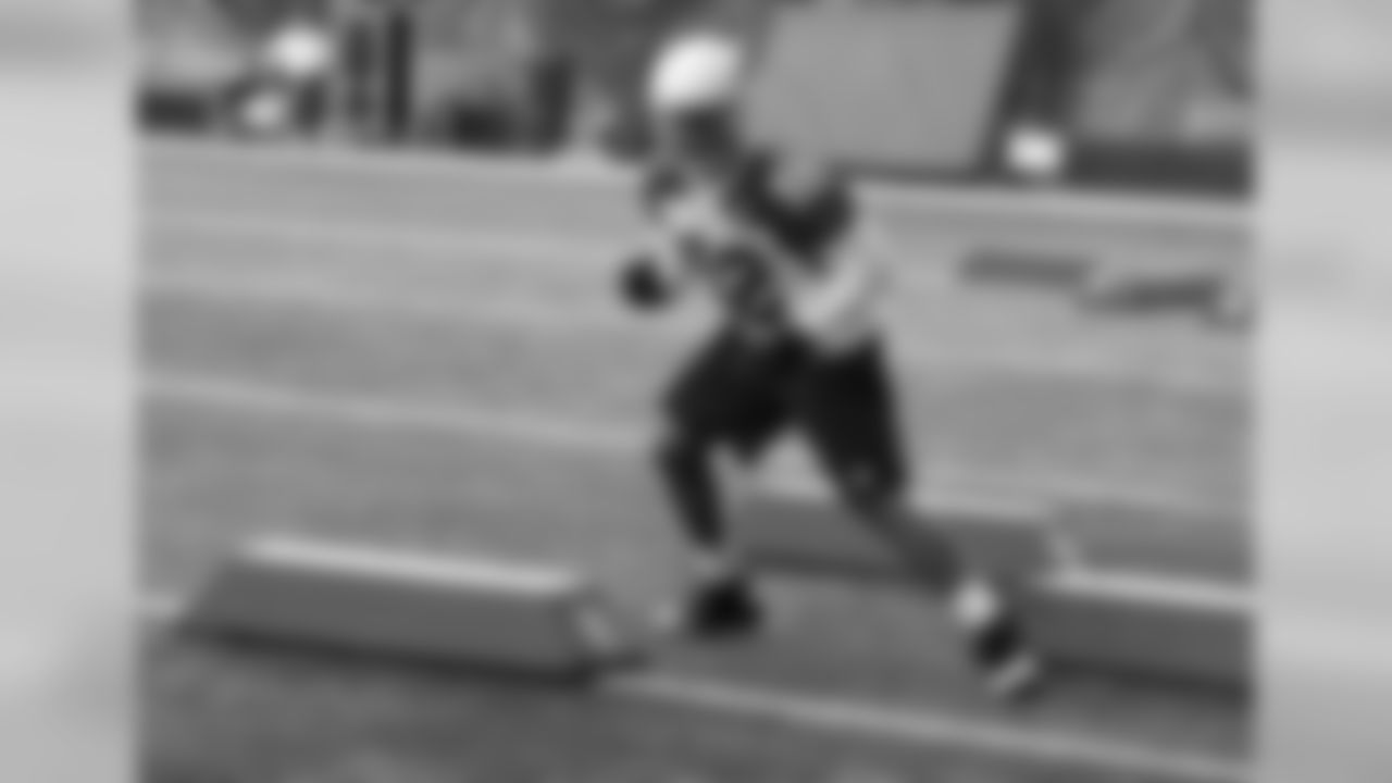 LB Jonathan Brown