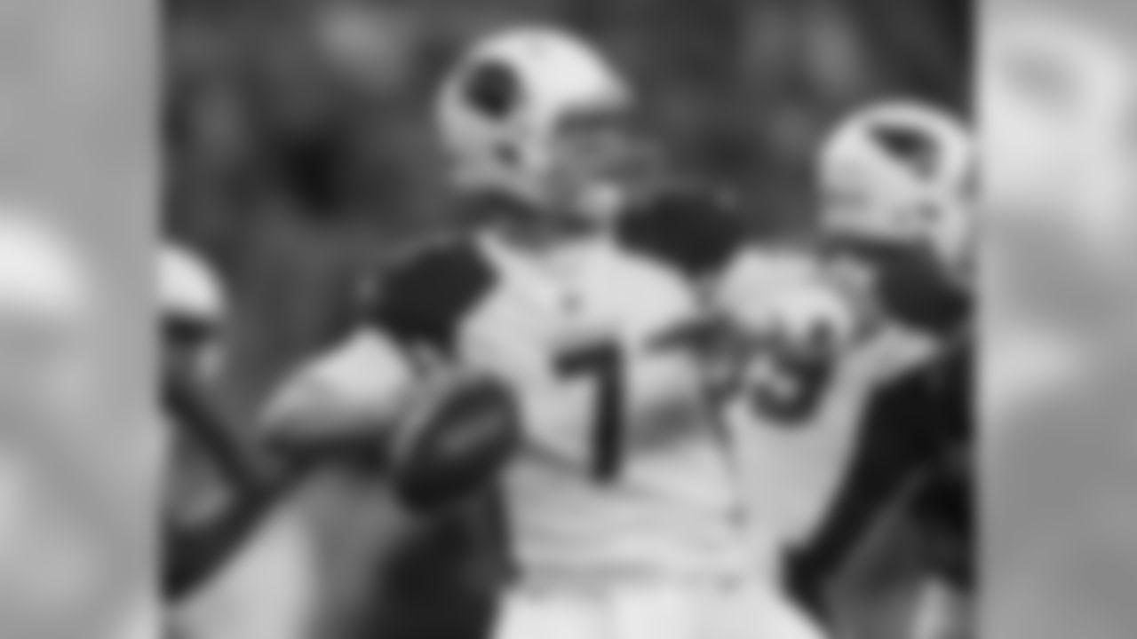 QB Blaine Gabbert strides into the endzone