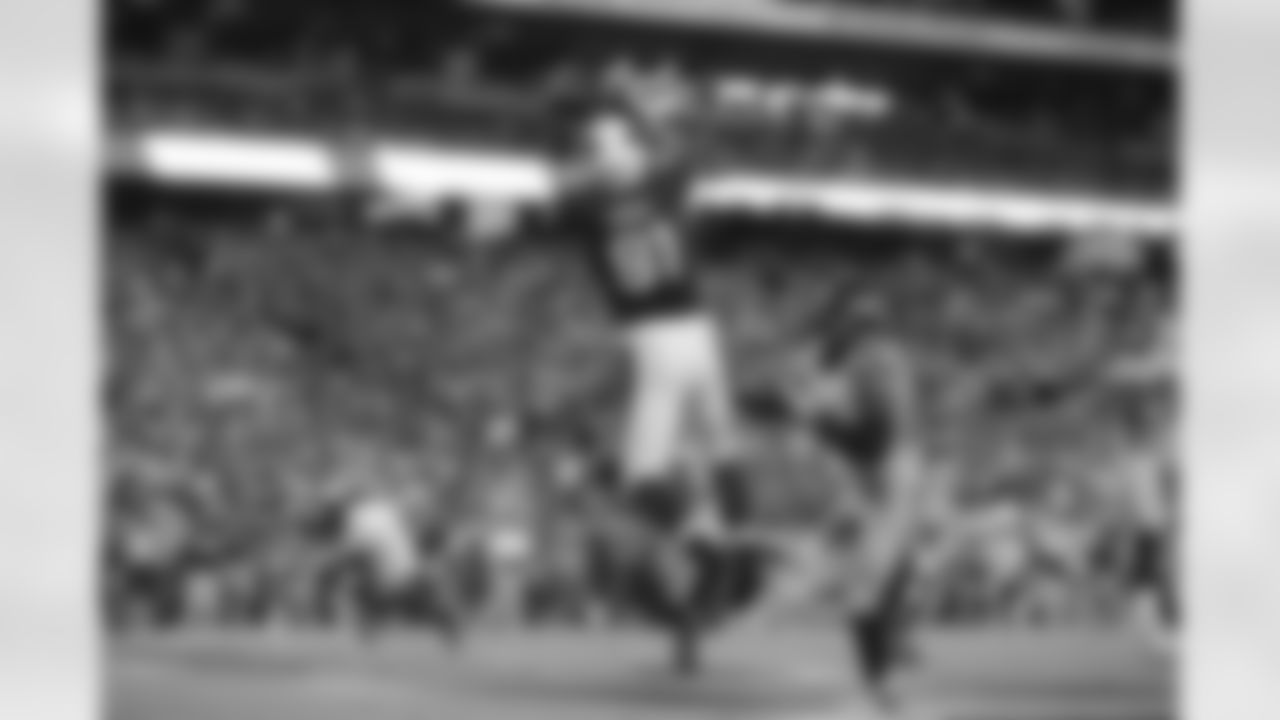 Tight end Jim Dray
