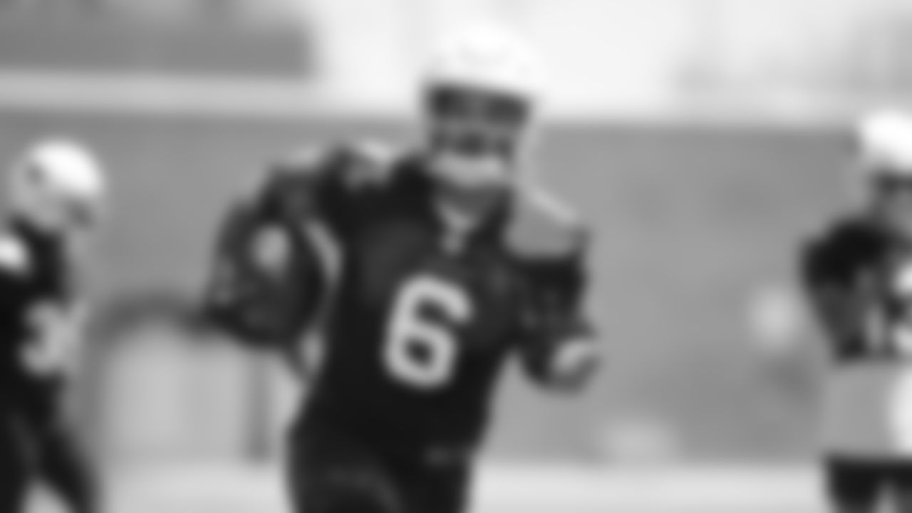 Arizona Cardinals running back James Conner (6) practices during Week 2 of the OTA offseason program on Wednesday, June 1, 2022 in Tempe, AZ.