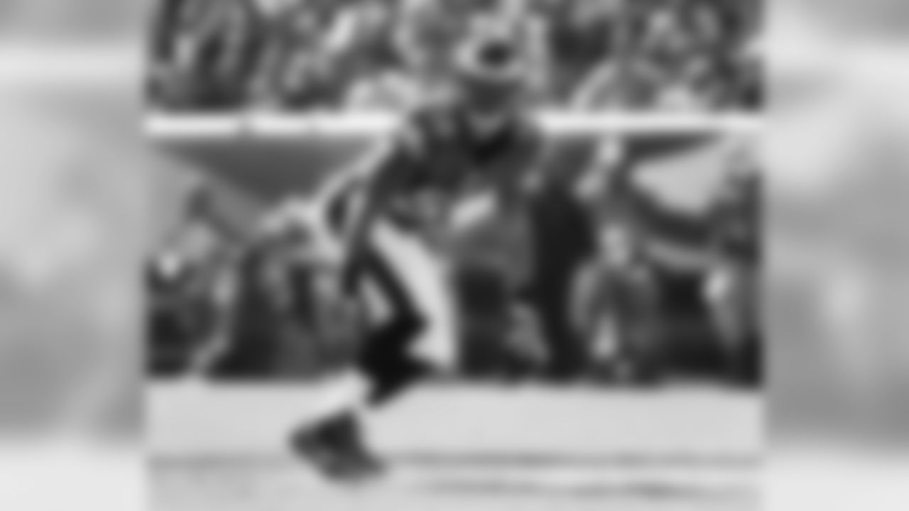 Philadelphia Eagles outside linebacker Jordan Hicks during the Philadelphia Eagles 39-17 win over the New Orleans Saints in a NFL football game, Sunday, Oct. 11, 2015, in Philadelphia, Pa.