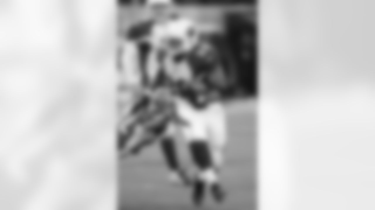 Wells gets his 1st 1,000-yd rushing season at CIN