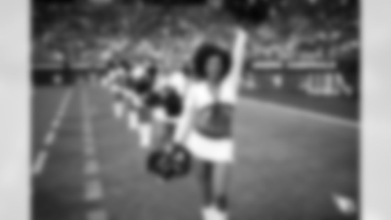 Arizona Cardinals Cheerleaders during the 2022 regular season game between the Arizona Cardinals and the Los Angeles Rams on Sunday, Sept. 25, 2022 in Glendale, AZ.