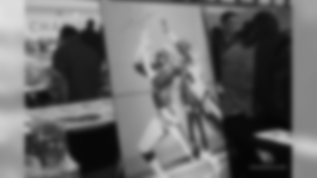 A signed poster of former Cardinals WR Roy Green was an auction item