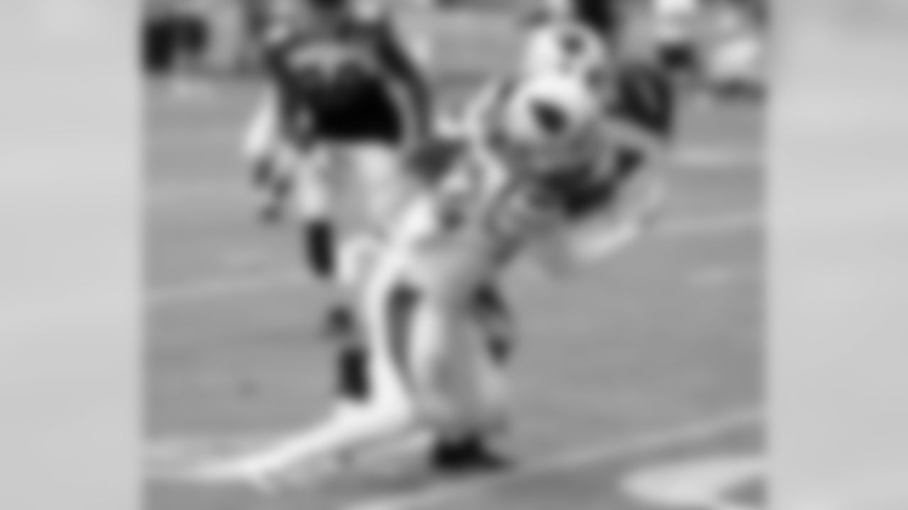 S Tony Jefferson deflects a pass intended for RB Kerwynn Williams