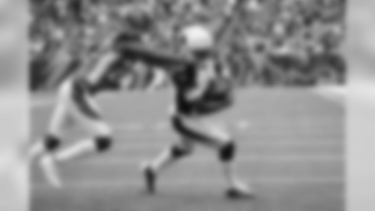 QB Kyler Murray rushes for a score.