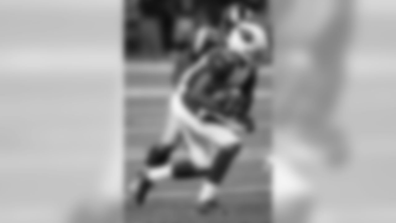 Steve Breaston makling positive yards