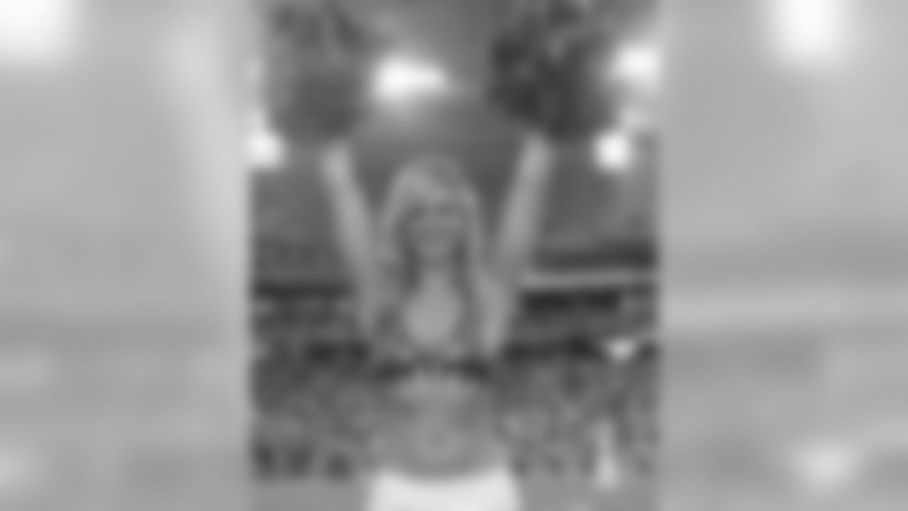 2007 Cardinals Cheerleaders at Games
