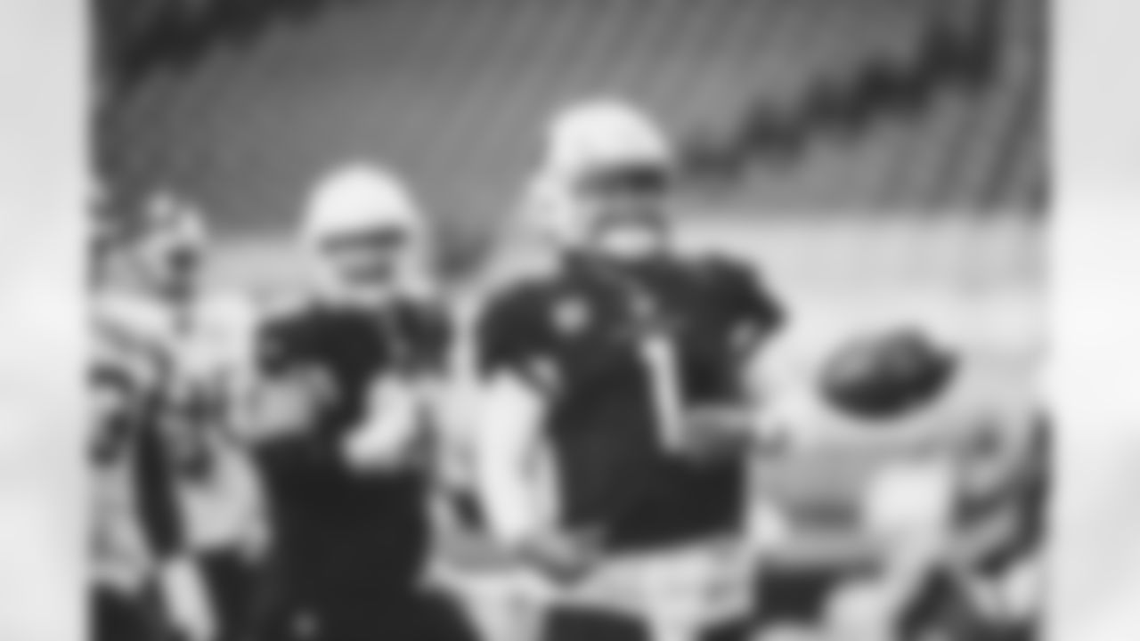 Kyler Murray scores a touchdown