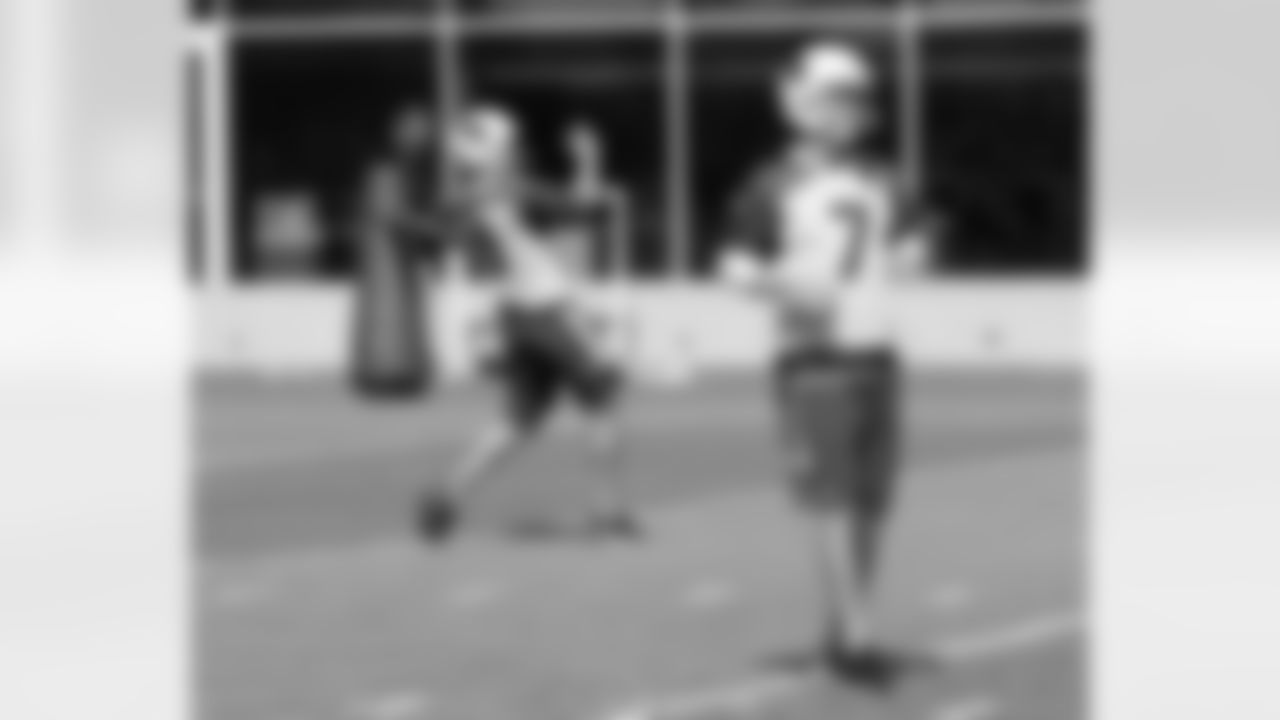 P Dave Zastudil works on the 'fire' field goal drill