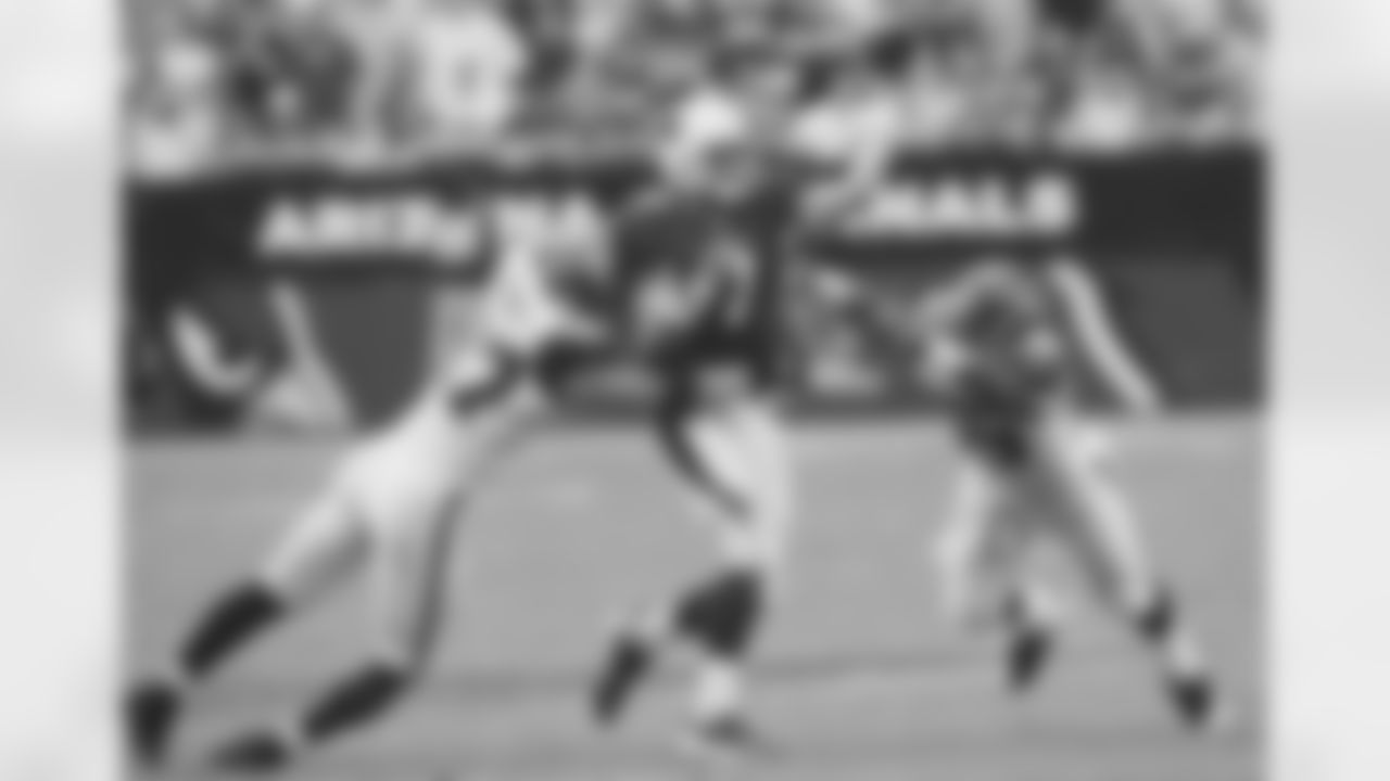 2007: QB Matt Leinart gets a pass off just in time