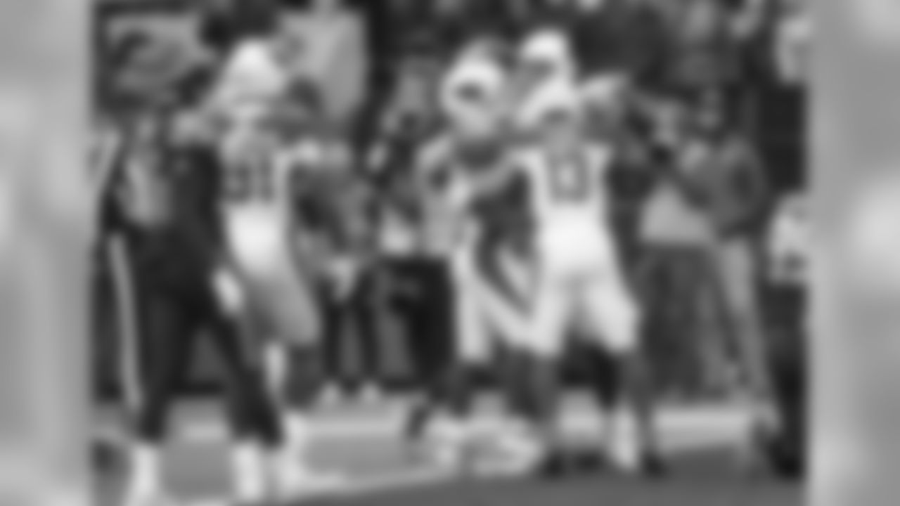WR Larry Fitzgerald celebrates a 21-yard touchdown reception.
