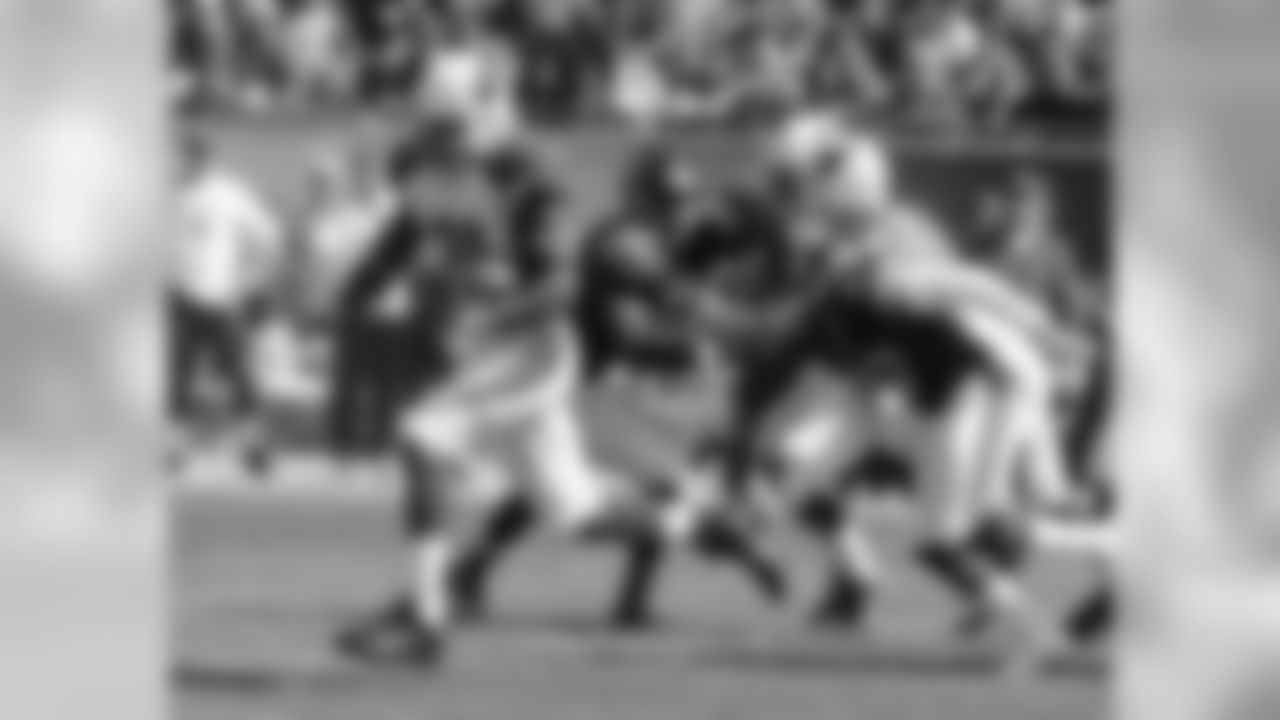 Arizona Cardinals kick returner David Johnson (31) runs the opening kickoff or a touchdown during the first half of an NFL football game against the Chicago Bears, Sunday, Sept. 20, 2015, in Chicago.