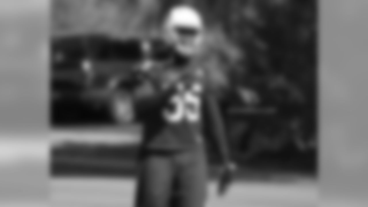 LB Chander Jones
