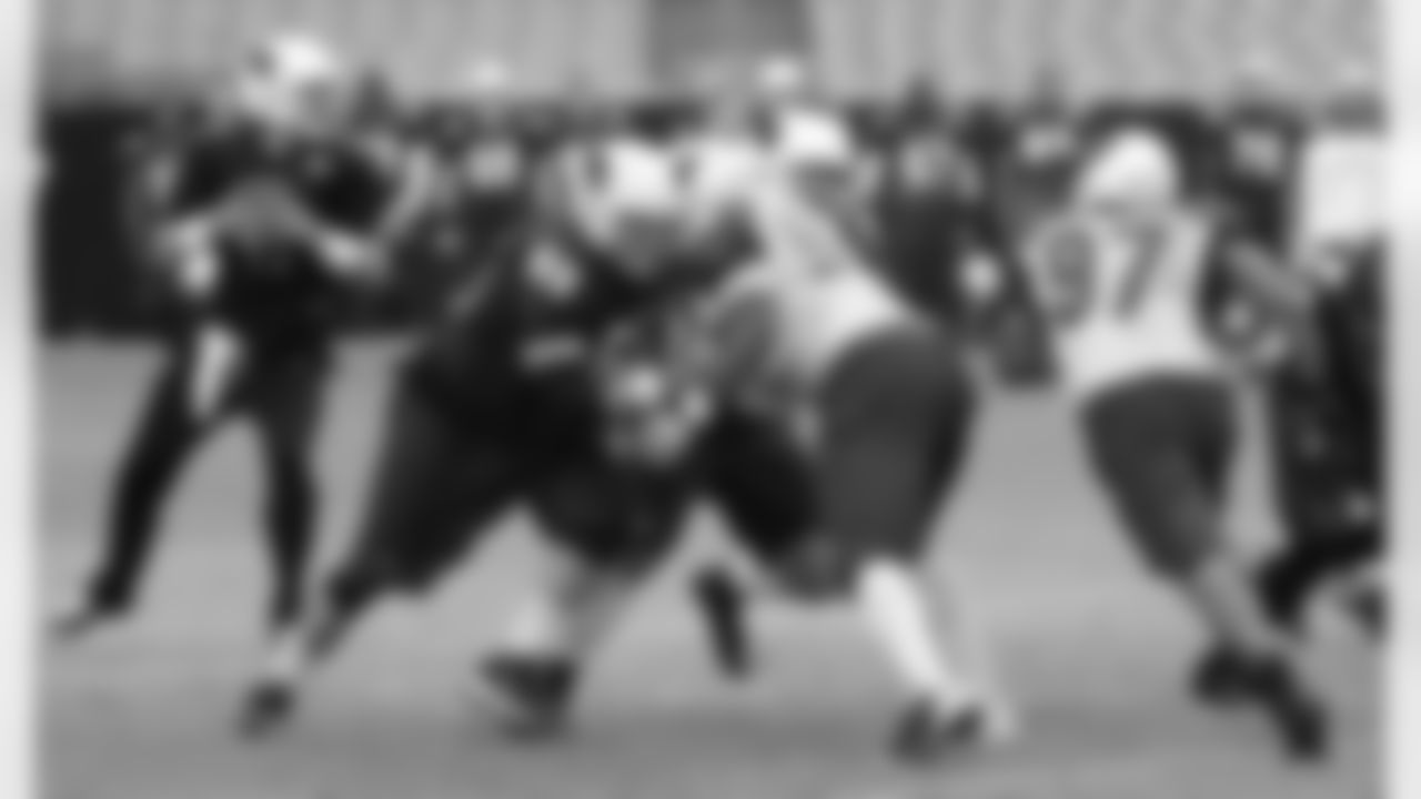 RT Eric Winston vs DE Frostee Rucker