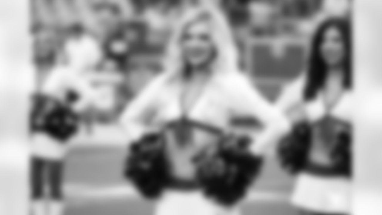 Arizona Cardinals Cheerleaders during the 2022 regular season game between the Arizona Cardinals and the Los Angeles Rams on Sunday, Sept. 25, 2022 in Glendale, AZ.