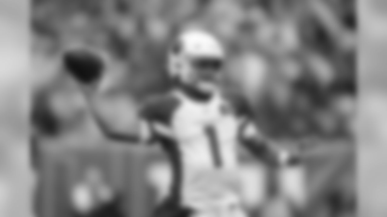 Cardinals rookie QB Kyler Murray throws during the first half against the Giants.