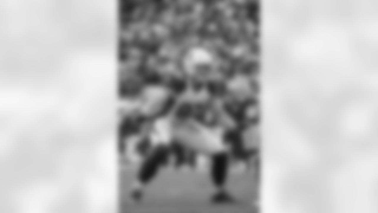 Niklas blocks on a field goal attempt in Pittsburgh