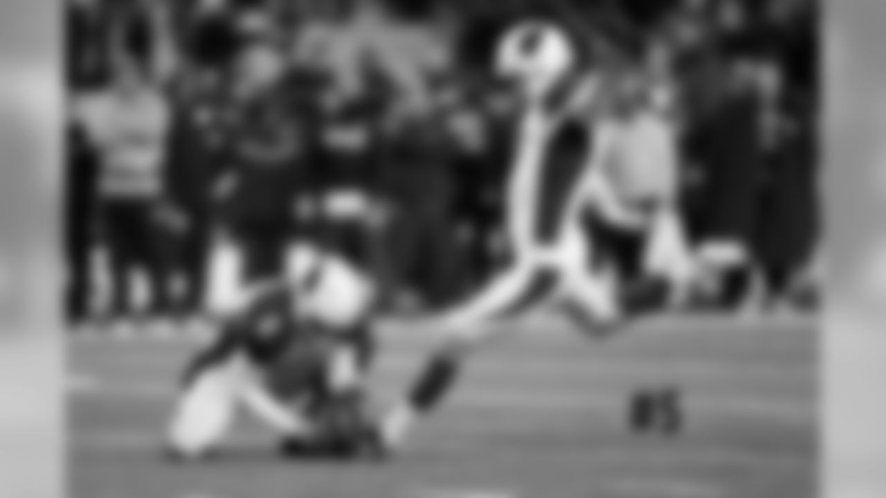 K Chandler Catanzaro hits a 43-yard field goal as time expires to give the Cardinals a 34-31 victory in Seattle.