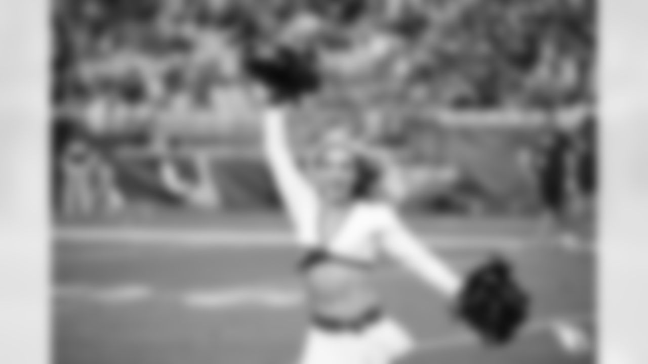 SEAHAWKS (66)