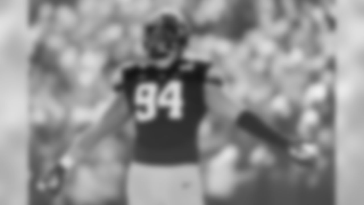 Iowa OLB A.J. Epenesa