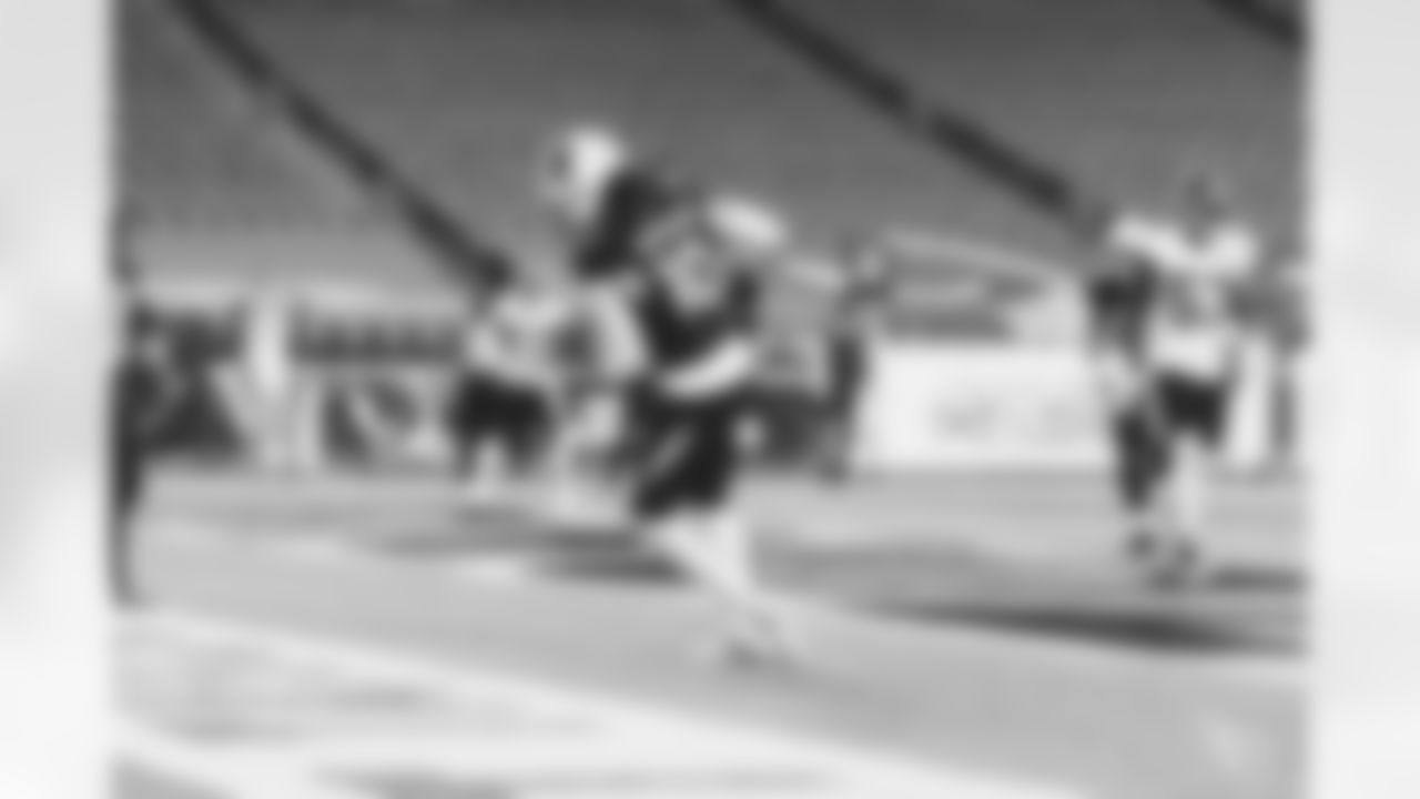 WR DeAndre Hopkins scores a touchdown