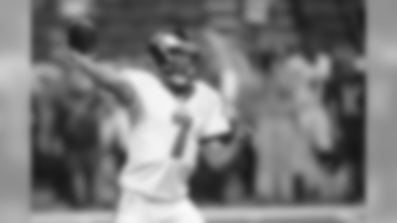 Sam Bradford with the Eagles